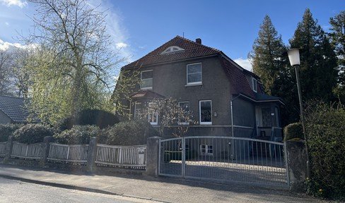 Old town villa in Uelzen with vehicle shed, park and jetty