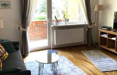 Available: Steglitz, top modernized, quiet, sunny, 2 rooms, balcony, incl. parking space