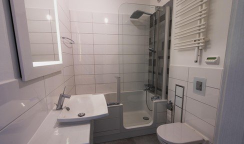 Brokerage costs saved € 28,000 - directly from the owner, renovated 4.5 room apartment, Hohenschönhausen