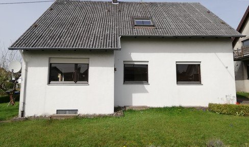 Freistehendes 2-Familienhaus in Wemmetsweiler in ruhiger Siedlung