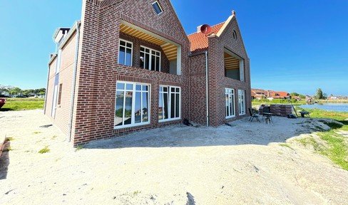Semi-detached house with flair and charm - directly on the lake + 300m to the North Sea - KFW40