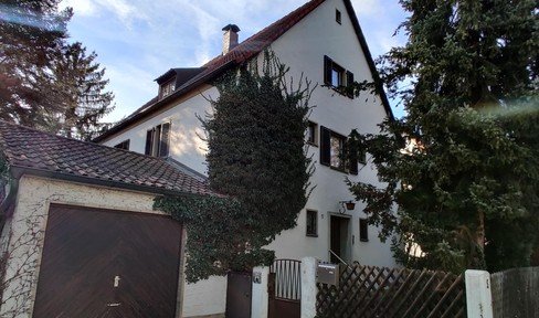 Detached house in top location - in need of renovation