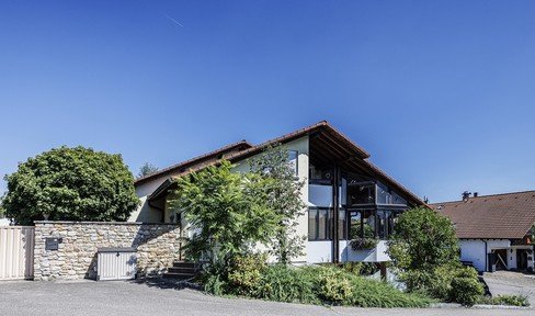 Mediterranes Architekten Haus (3 Wohnungen) mit Garten in Rheinfelden-Herten