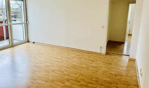 3 rooms, kitchen, bathroom with window, balcony, district heating, IN, available immediately