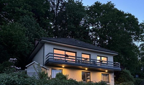 House on a hillside - Burg (Dithmarschen) - fantastic view of the Kiel Canal - with or without estate agent