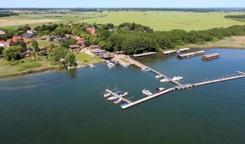 Unique opportunity: Versatile vacation resort directly on the Müritz! In operation