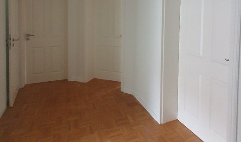 Well-designed renovated apartment in an old building - owner-occupation or as an investment property (5%+ yield possible)