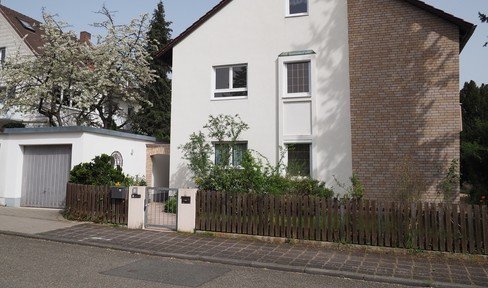 Zweifamilienhaus mit Einliegerwohnung im DG in 90513 Zirndorf