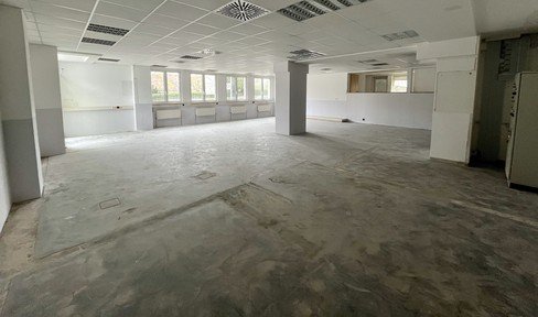 Free of commission! Centrally located, spacious office space or practice rooms