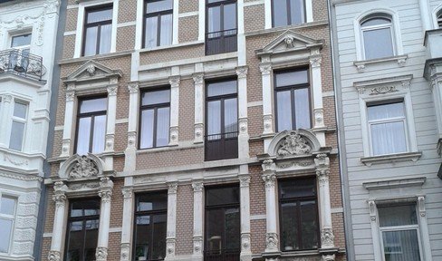 3-room, Belgian Quarter, stucco and fantastically high ceilings