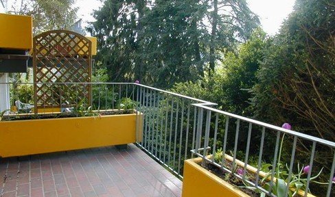 Kronberg: Exclusive and prestigious 2½-room apartment with balcony and EBK in an absolutely quiet, central top location