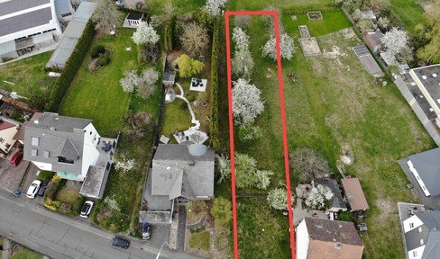 Beautiful building plot in sought-after location incl. building permit