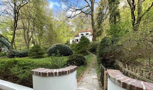 Historic villa between the Roman Garden and Bismarckstein in Blankenese, 250m to the Elbe beach