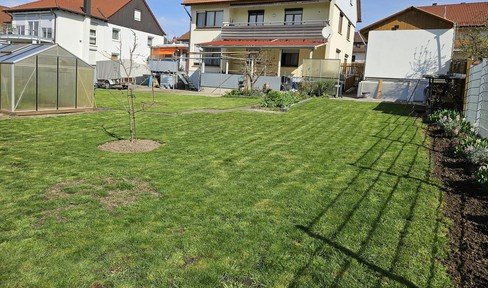 2-3 Familienhaus mit 3 Garagen und großen Garten in Altbach