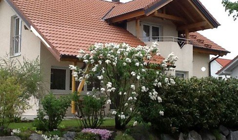 Freistehendes Einfamilienhaus mit Balkon, großer Terrasse und Garten in Zell unter Aichelberg