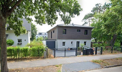 Modernized, family-friendly town villa with garage in Schöneiche, near Tesla