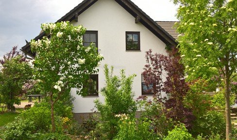 Traumhaftes Einfamilienhaus mit 2 ELW mitten im Grünen - MAKLERFREI