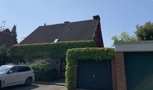 Detached house - garage, garden, balcony, location