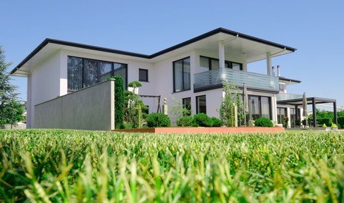 Luxurious, modern villa on a plot of 6905 m²