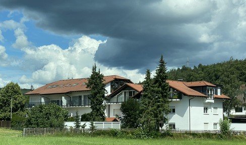 Großzügige, gepflegte 4,5 -Zimmer Wohnung mit großem Balkon in Hofheim OT Wildsachsen
