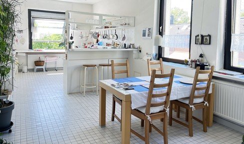 Well-loved and well-kept Art Nouveau townhouse, multi-generational home, close to the Rhine