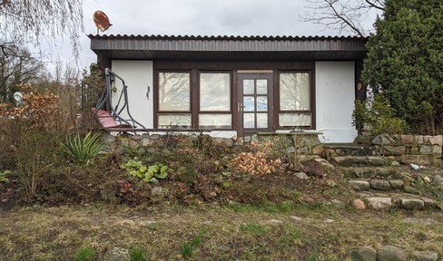 Idyllic bungalow with view of Lake Tollensesee, partial basement [commission-free]