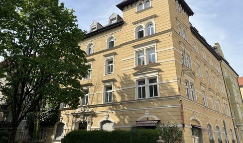 Neo-Renaissance listed building most beautiful Schwabing 3 room apartment 1OG