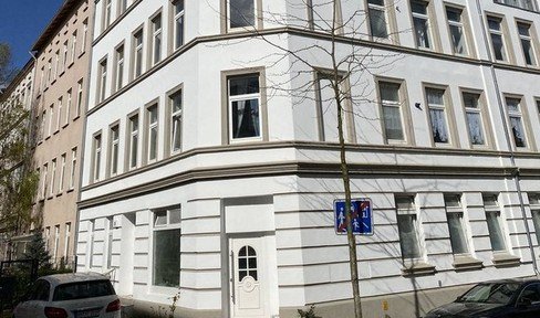 Reserved - Bright 4-room apartment in an old building in the heart of Harburg - free of brokerage fees
