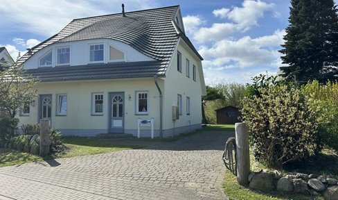 High-quality semi-detached house in a quiet location with sauna and south-west orientation