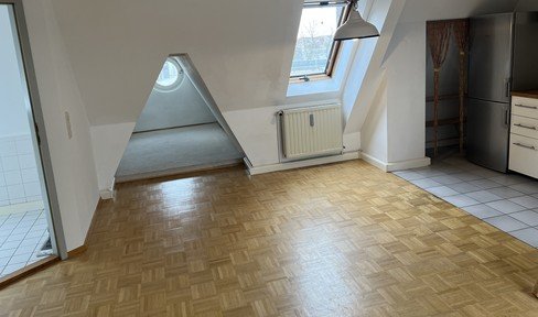 Beautiful, bright 2-room attic apartment with studio, spacious and with exposed roof beams