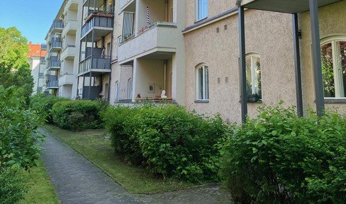 Commission-free, sunny 2-room apartment with balcony in Friedenau