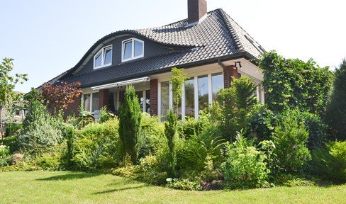 Dream home with large garden in Neugraben-Fischbek