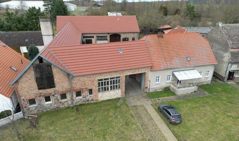 Four-sided farm on the Fläming-Skate with plenty of space to develop and a large plot of land