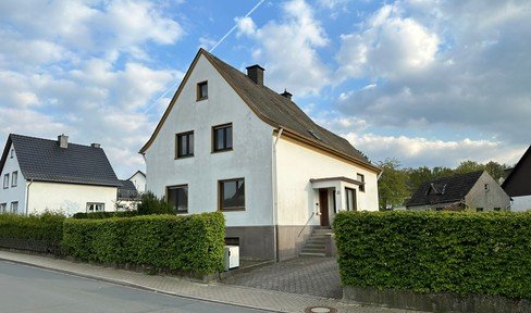 Bright attic apartment in a two-family house in Menden-Halingen