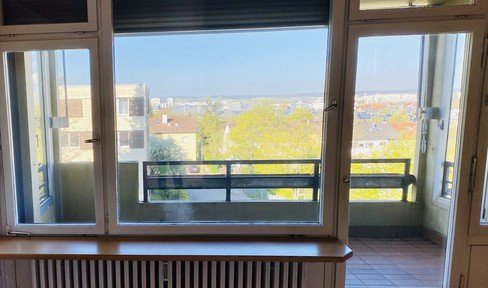 Helle, geräumige 3-Zimmer Dachgeschosswohnung mit Balkon in Böblingen
