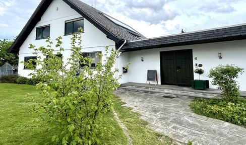 Detached house with granny apartment and dream plot in Nörvenich