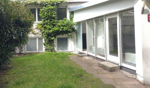 Bungalow-style terraced house in Karlsruhe-Waldstadt