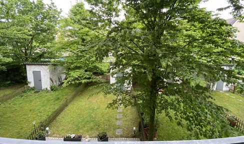 2 room condominium in inner-city residential complex with green inner courtyard. No broker's commission!
