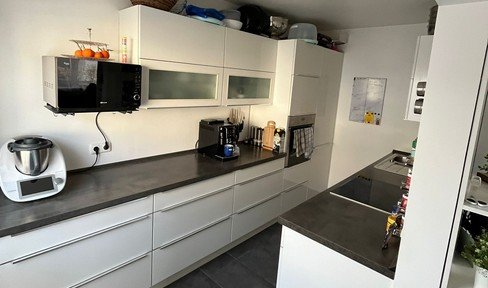 Affordable, modernized 3-room first floor apartment with fitted kitchen in Münster (Hesse)