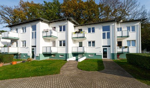 Charming 2-room apartment in popular Putbus location with balcony, parking space and cellar compartment