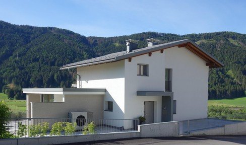 South Tyrol-Pustertal, detached house in agricultural greenery