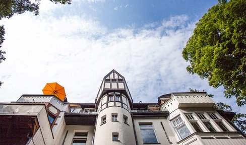 Commission-free: Old building gem with its own terrace overlooking the garden in the popular Grunewald forest