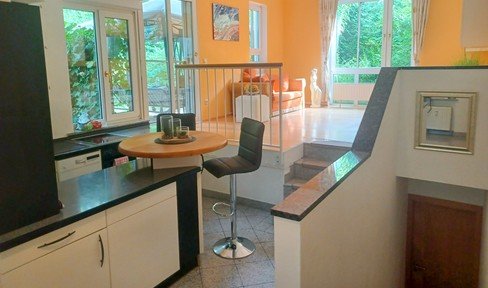 Exklusive 2-Zimmer-Wohnung möbliert mit 120qm Garten von privat in München Trudering