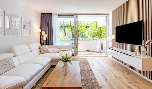 Maxvorstadt! Top-renovated 2-room apartment with completely new design furnishings with EBK + underground parking space