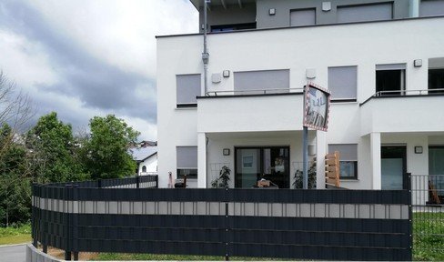 Top moderne Wohnung auf zwei Ebenen mit Terrasse und Garten
