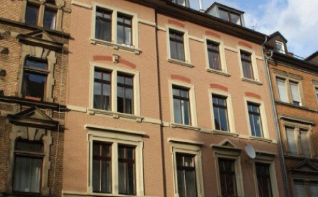 Living in an old building in the heart of the Südweststadt, raised first floor *commission-free*