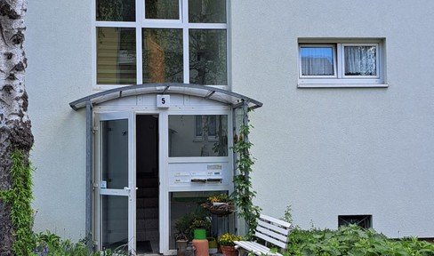 2-Raum-Dachgeschoss-Wohnung mit unbebaubarem Blick in´s Grüne