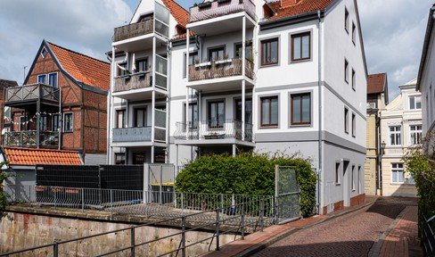 Capital investment in Stade's old town directly on the Schwinge with 11 apartments