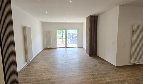 Beautiful 2.5 room apartment with terrace & garden / first occupancy after renovation