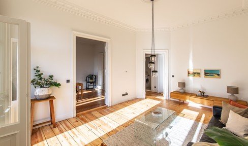 NEW: First occupancy: 5-room old building dream between Ku'damm and Grunewald has been extensively renovated.